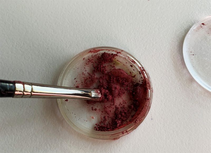 Jak zrobić eyeliner samodzielnie z cienia do powiek KobietaMag.pl