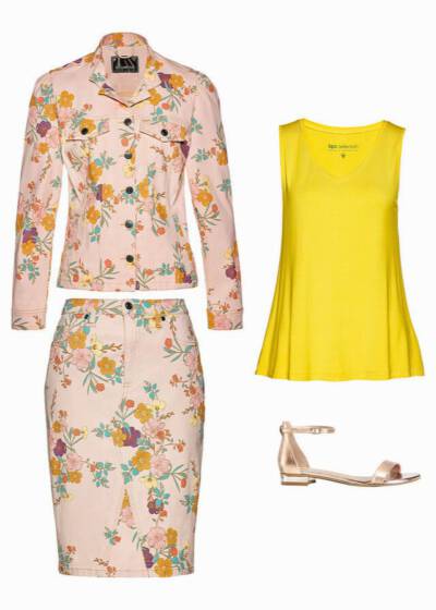 pastelowy morelowy komplet z kwiatowym nadrukiem