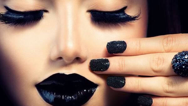 Czarne paznokcie – najładniejsze inspiracje na ponadczasowy manicure!