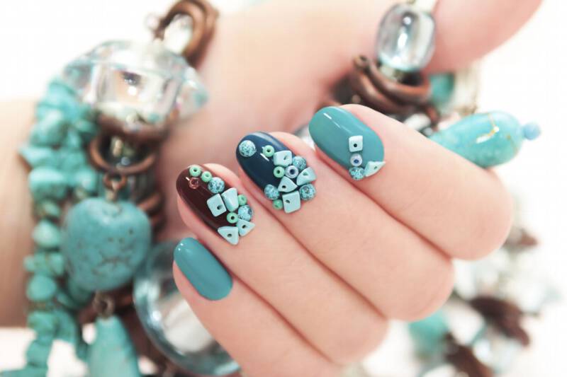 manicure z koralikami