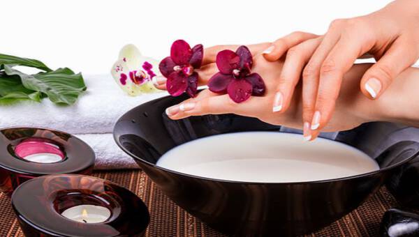 Paznokcie mleko owsiane – subtelny manicure doskonały na każdą okazję