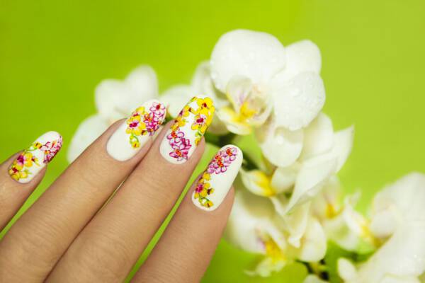 paznokcie w kształcie migdałków