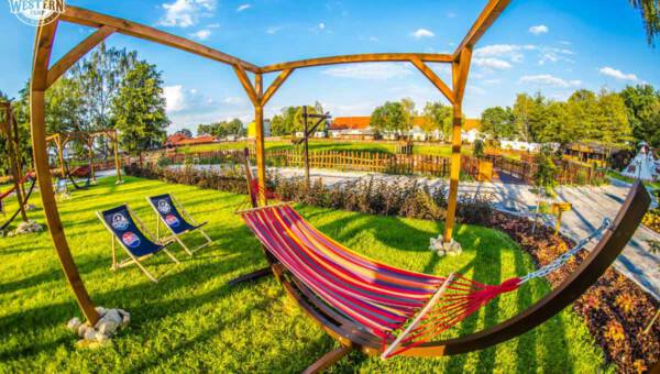 Western Camp Resort – oto pełne przygód miejsce noclegowe w Zatorze!