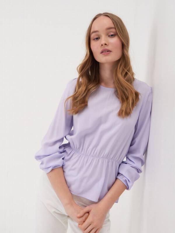 ubrania w kolorze bzu