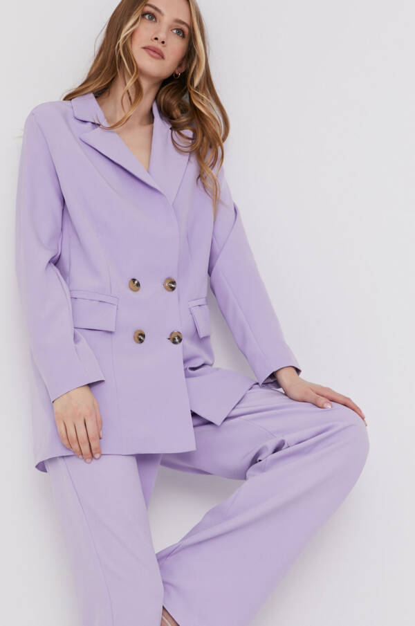 ubrania w kolorze bzu