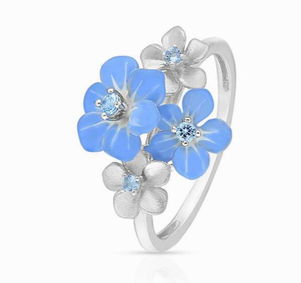 biżuteria z kwiatowym motywem