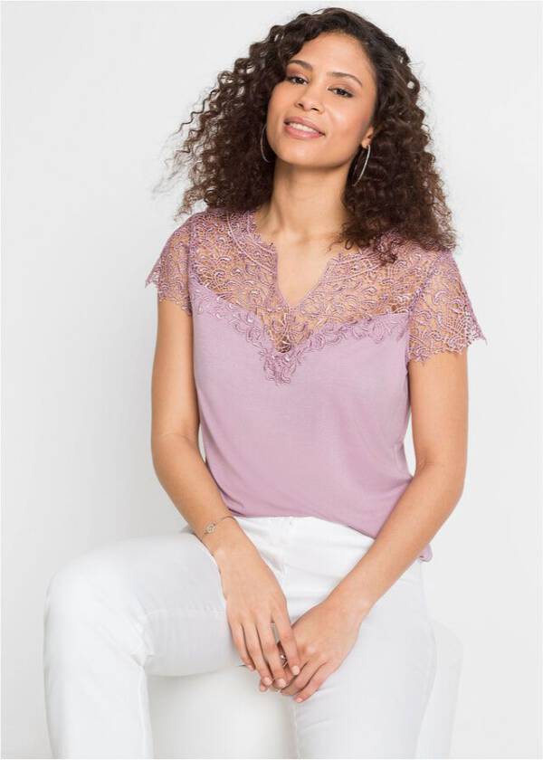 ubrania w kolorze bzu