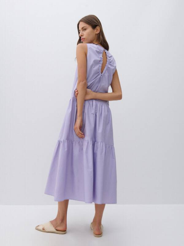 ubrania w kolorze bzu