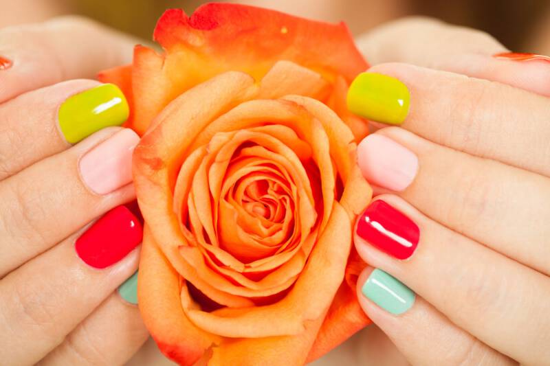 pistacjowy manicure