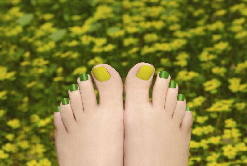 manicure na stopach