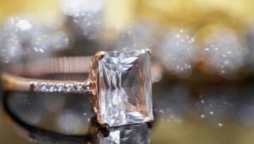 Pierścionek zaręczynowy z diamentem