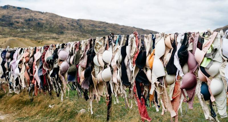 Moda na chodzenie bez stanika