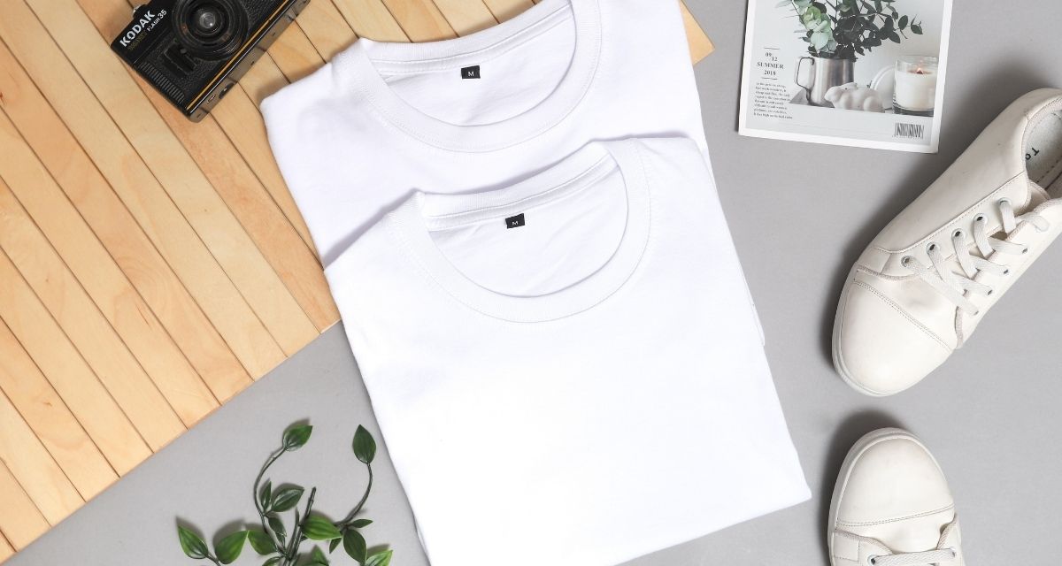 Garderoba kapsułowa biały t-shirt