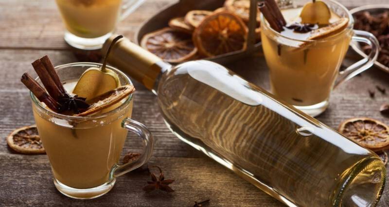 Białe wino czekoladowe grzane