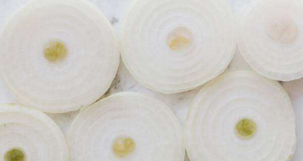 Sok z cebuli na włosy