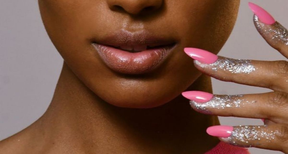 różowe paznokcie 2022