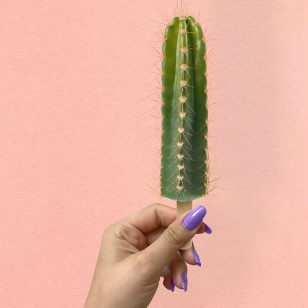 Veri Peri Pantone 2022 paznokcie