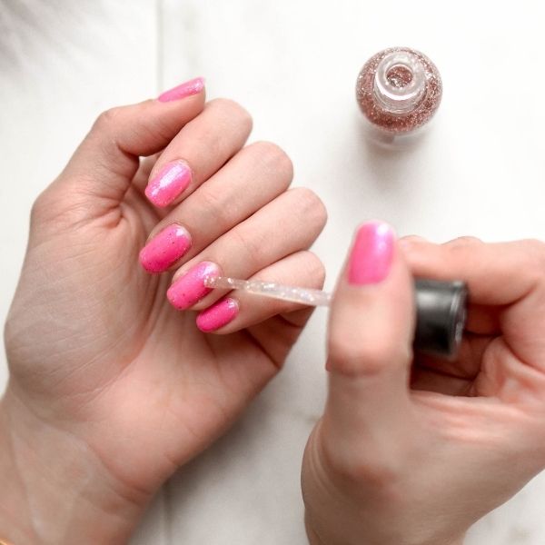 modne paznokcie lato 2022