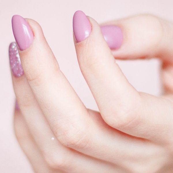 Veri Peri Pantone 2022 paznokcie