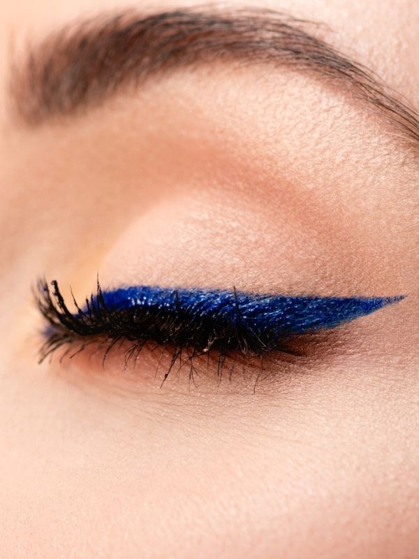 kolorowe kreski makijaż 2022 kolorowe kreski makijaż 2022