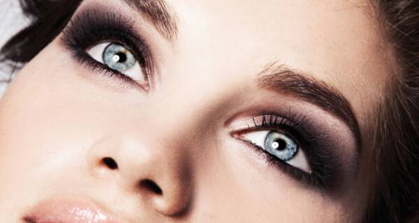 Smoky Eyes modny makijaż 2022 Smoky Eyes modny makijaż 2022