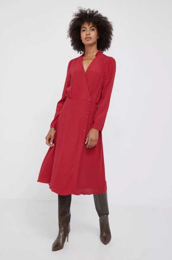 Czerwona sukienka do pracy