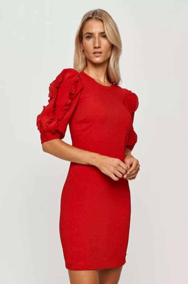 czerwona sukienka wesele