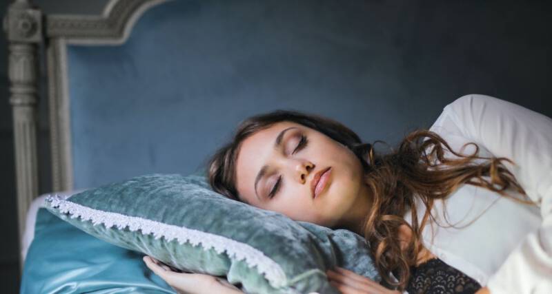 Pielęgnacja włosów w nocy Pielęgnacja włosów w nocy