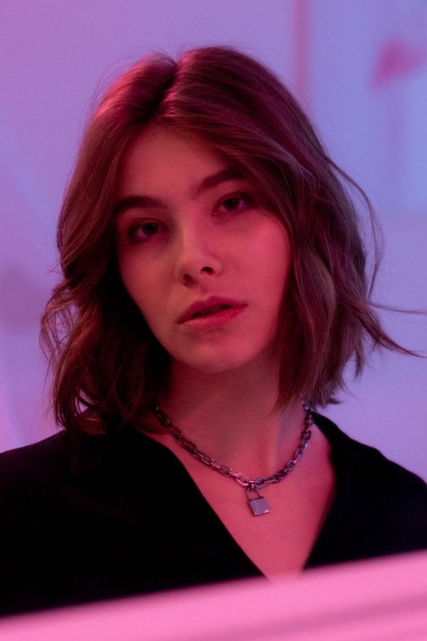 bob z grzywką curtain bangs