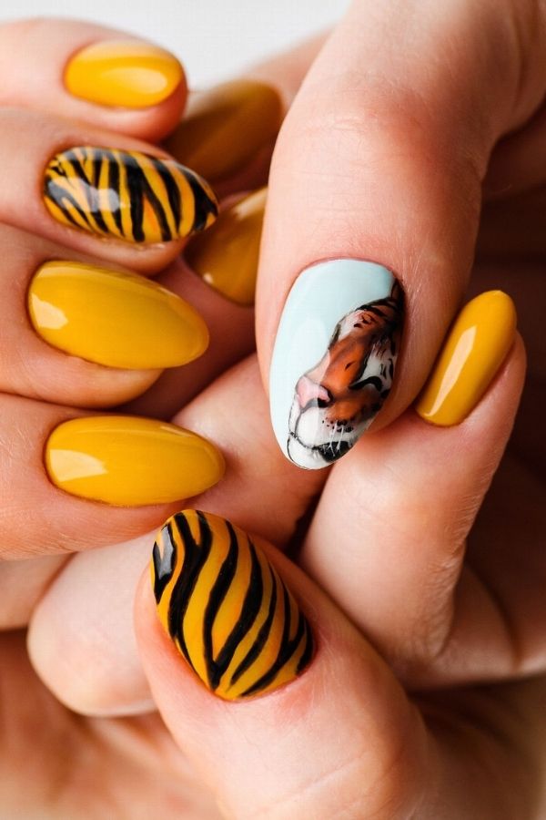 pomysł na paznokcie z motywem tygrysa lato 2022