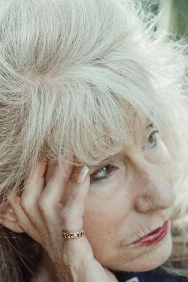 Odmładzające fryzury z grzywką z grzywką - odmładzające krótkie fryzury po 50