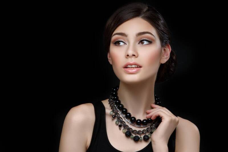 Jak dobrać biżuterię do stylizacji? fr Jak dobrać biżuterię do stylizacji?