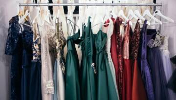 Sukienka wizytowa, koktajlowa czy wieczorowa - którą kiedy wybrać?