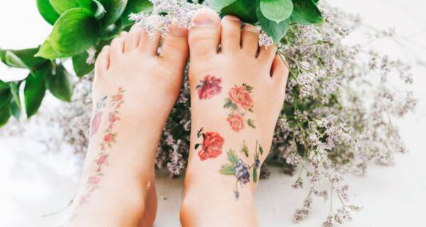 Tatuaż na stopie kwiaty Tatuaż na stopie kwiaty