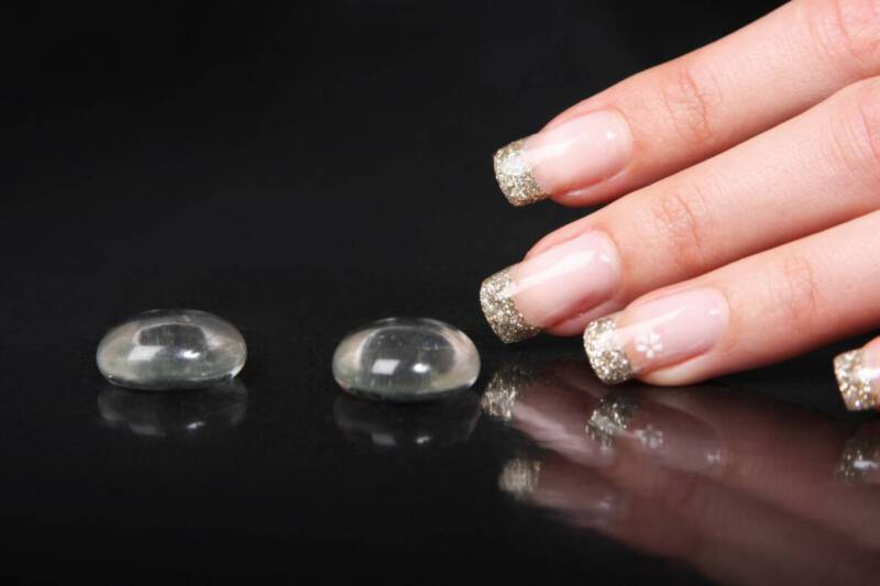 Glitter french manicure 