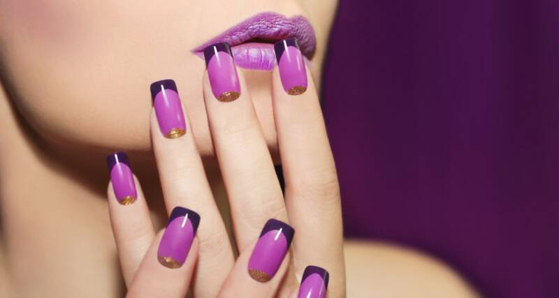 Odwrócony french manicure 2022 ze złotem