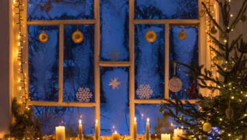 Jak udekorować okna na Święta?