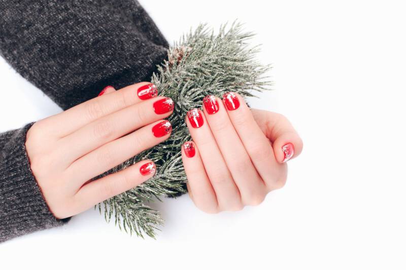 Czerwony manicure na święta