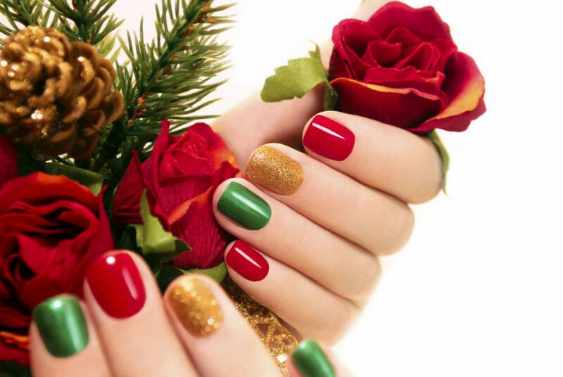 Świąteczne kolory na paznokciach: zielony, czerwony , złoty