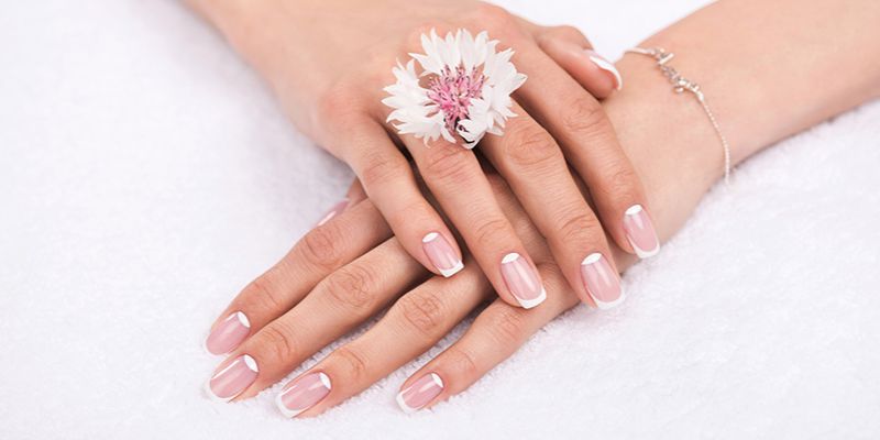 Double french manicure na andrzejki 2022