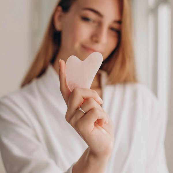 Jak używać kamienia gua sha?