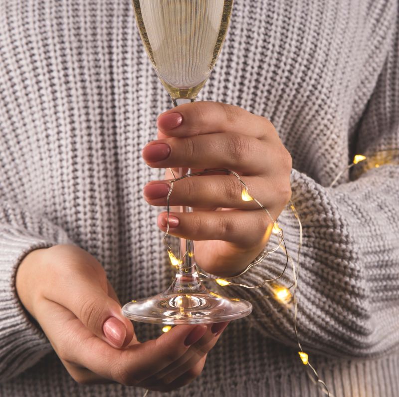 Paznokcie nude na zimę 2022