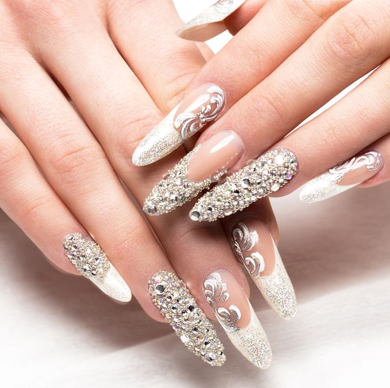 Srebrne Zimowe paznokcie - inspiracje 