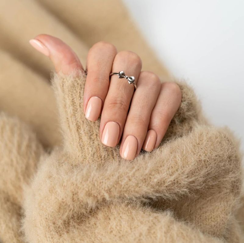 Zimowe paznokcie delikatne