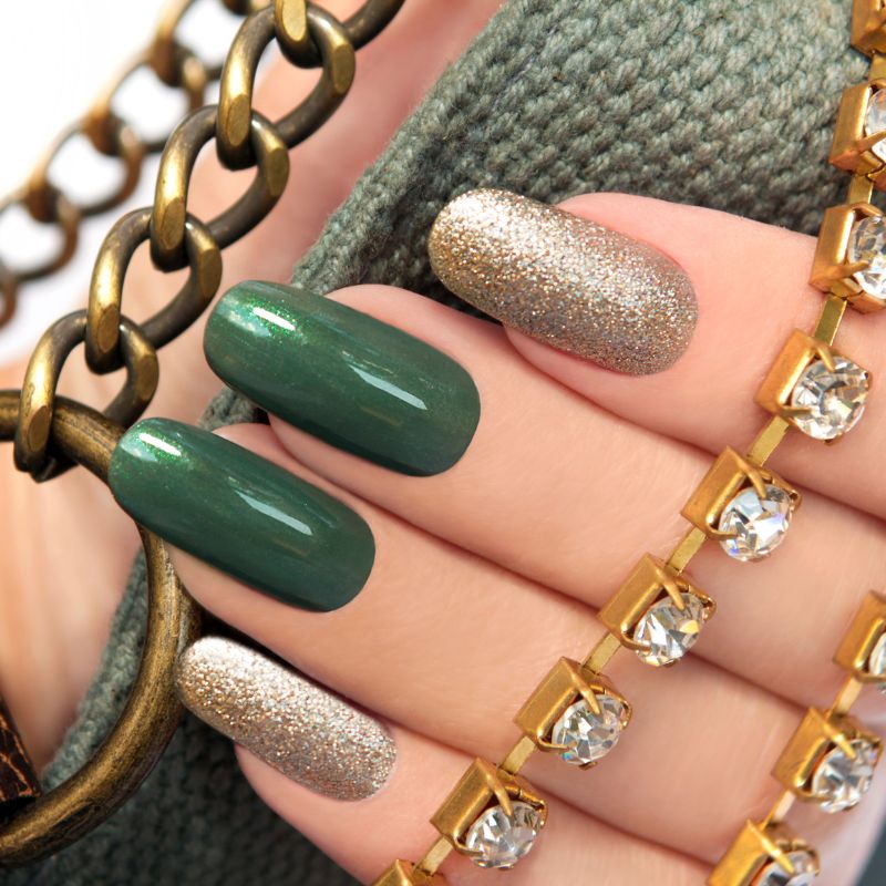 Stylizacja paznokci z brokatem