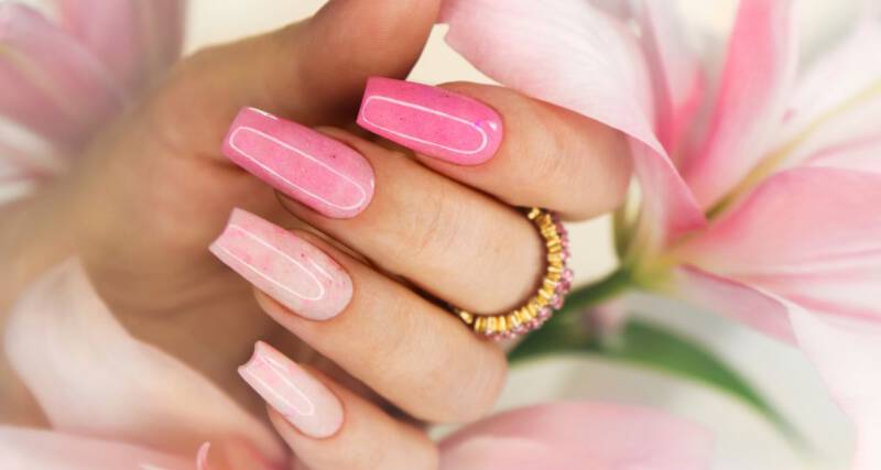 Trendy na modne paznokcie 2023 - barbiecore nails Trendy na modne paznokcie 2023 - barbiecore nails