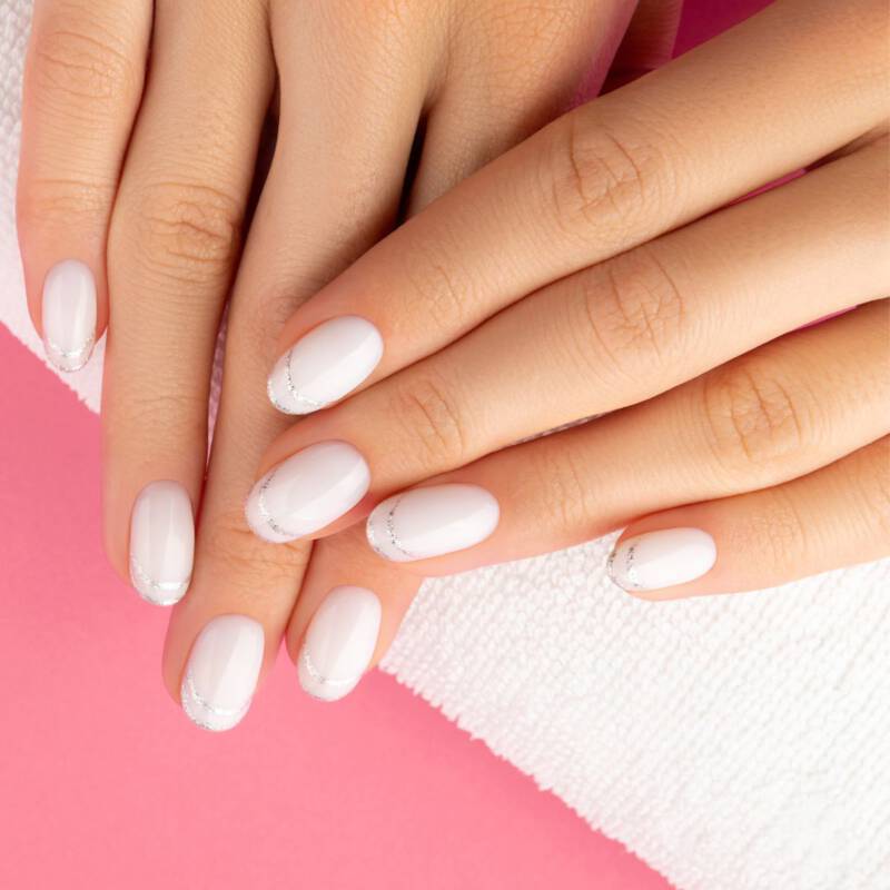 French manicure z brokatem French manicure z brokatem