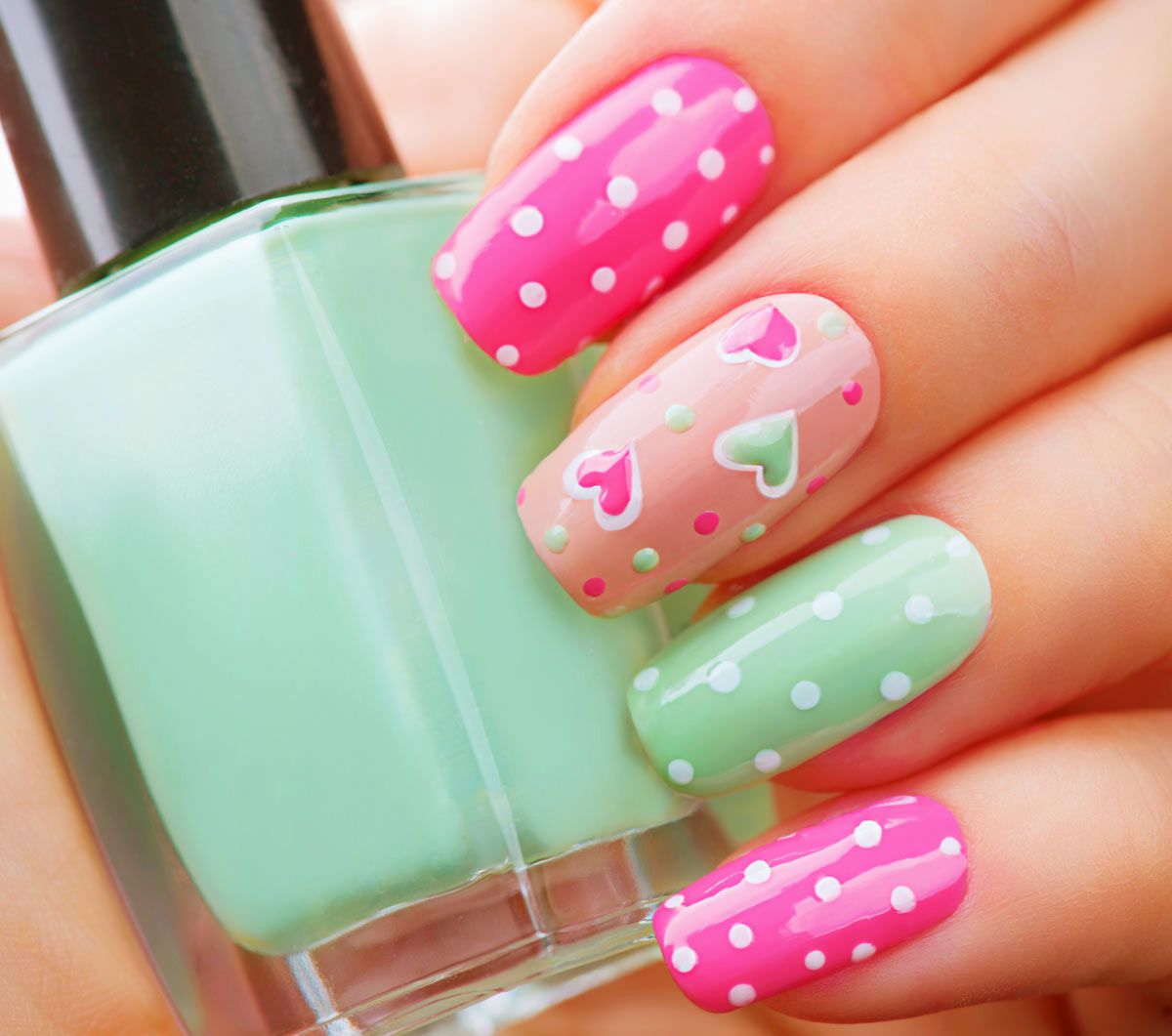 Serduszka na paznokciach, czyli walentynkowy manicure 2023