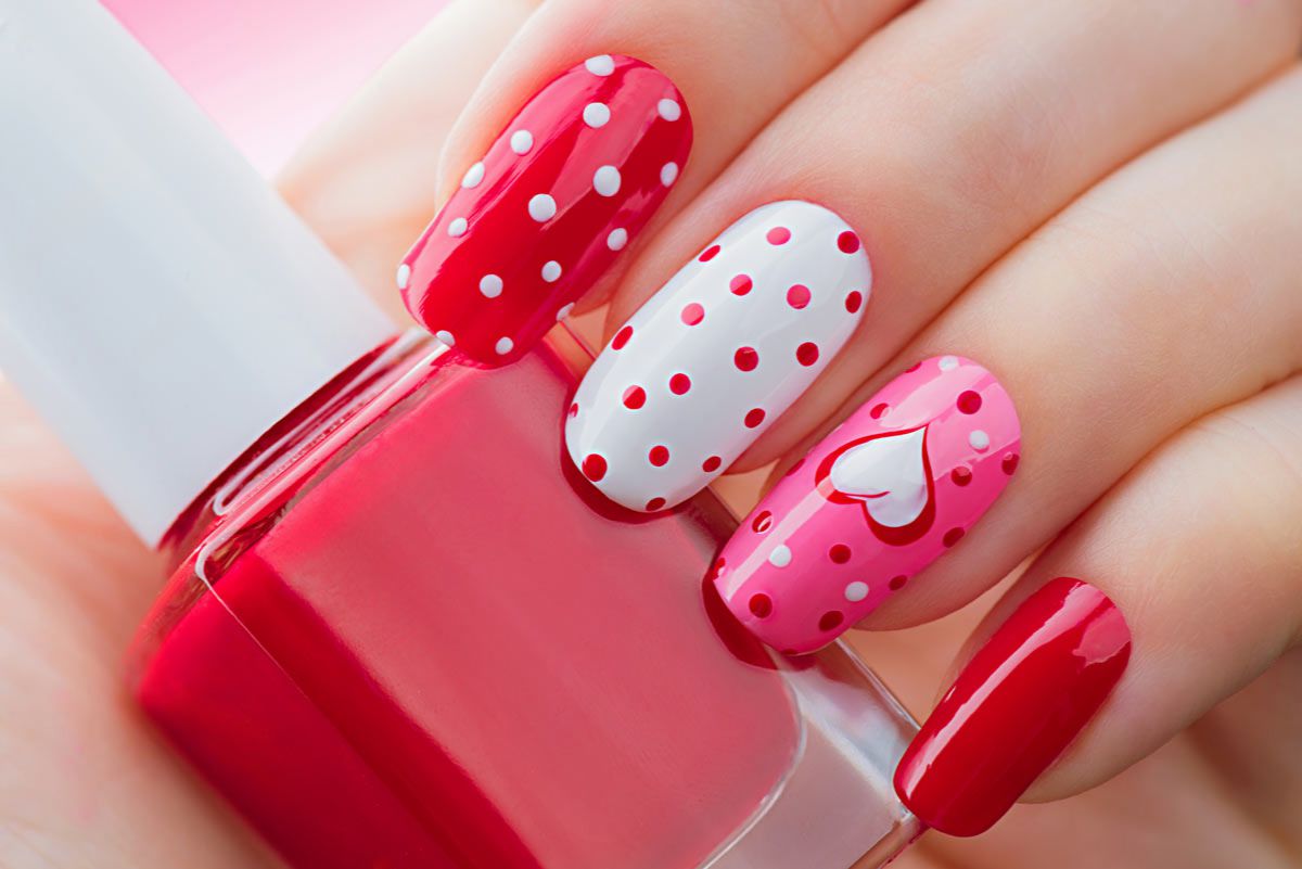 Serduszka na paznokciach, czyli walentynkowy manicure 2023