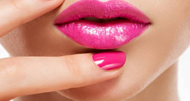 Trendy na modne paznokcie 2023 - barbiecore nails Trendy na modne paznokcie 2023 - barbiecore nails